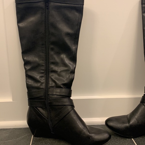 Black boots - Picture 7 of 9